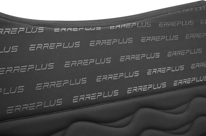 tapis_de_selle_dressage_noir_03.webp