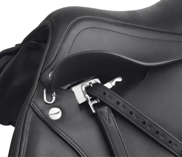 CLASSIC_STIRRUP_LEATHER_WITH_BUCKLES_ON_SADDLE.webp